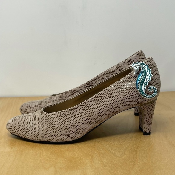 VANELI Dayle Leather Pumps w/Abstract Dotted Pattern Taupe Size 9.5 - Picture 1 of 11